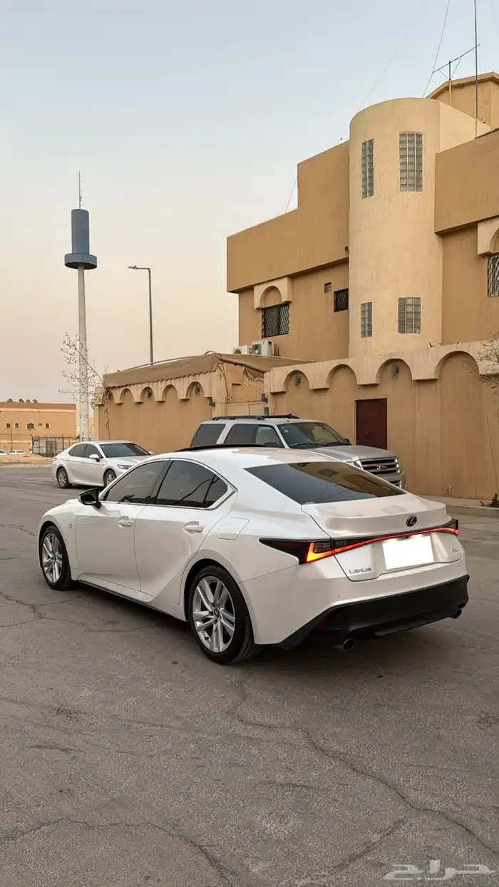 لكزس is 300 2024 2