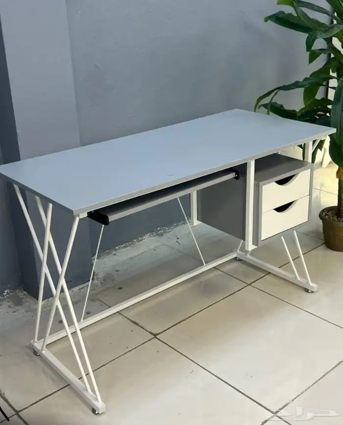 طاوله مكتب بتصميم هندسي أنيق بمقاسات مختلفه 6