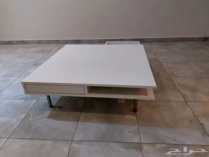 طاولة من ايكيا 1
