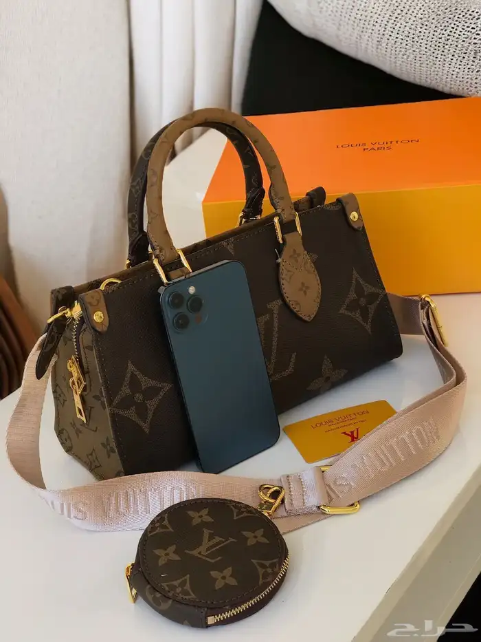 كعب لوبوتان شنط قوتشي الهبه شنط ايرمز 21