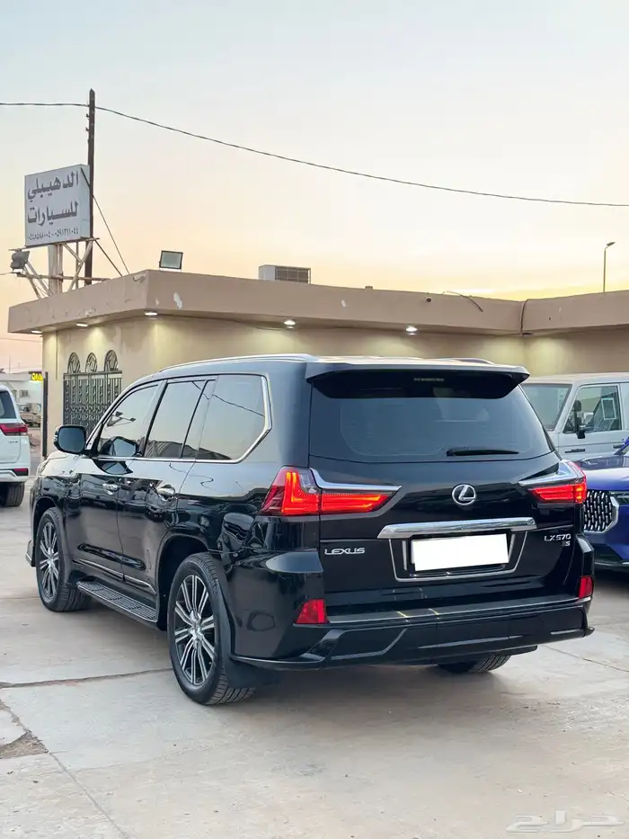 لكزس LX570 2018 فل كامل سعودي 6