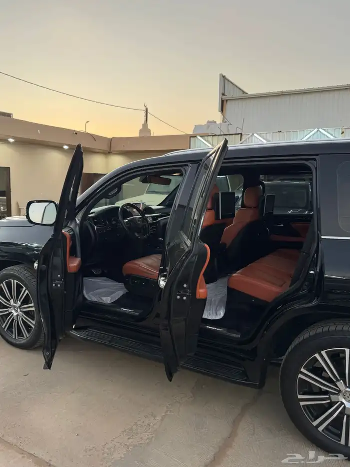 لكزس LX570 2018 فل كامل سعودي 18