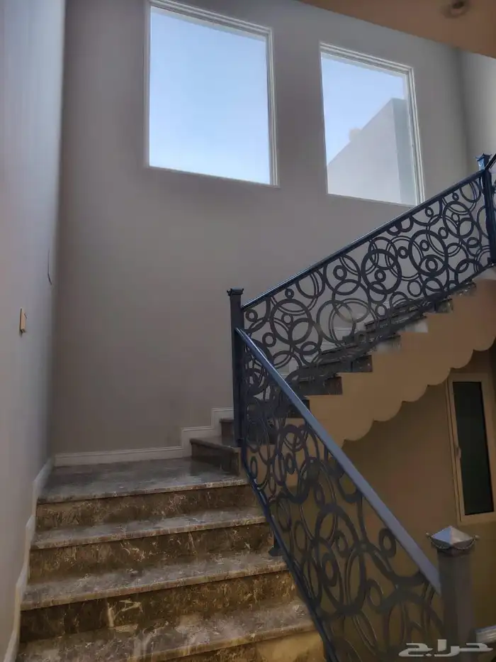 للبيع فيلا في حي الرحمانية 22