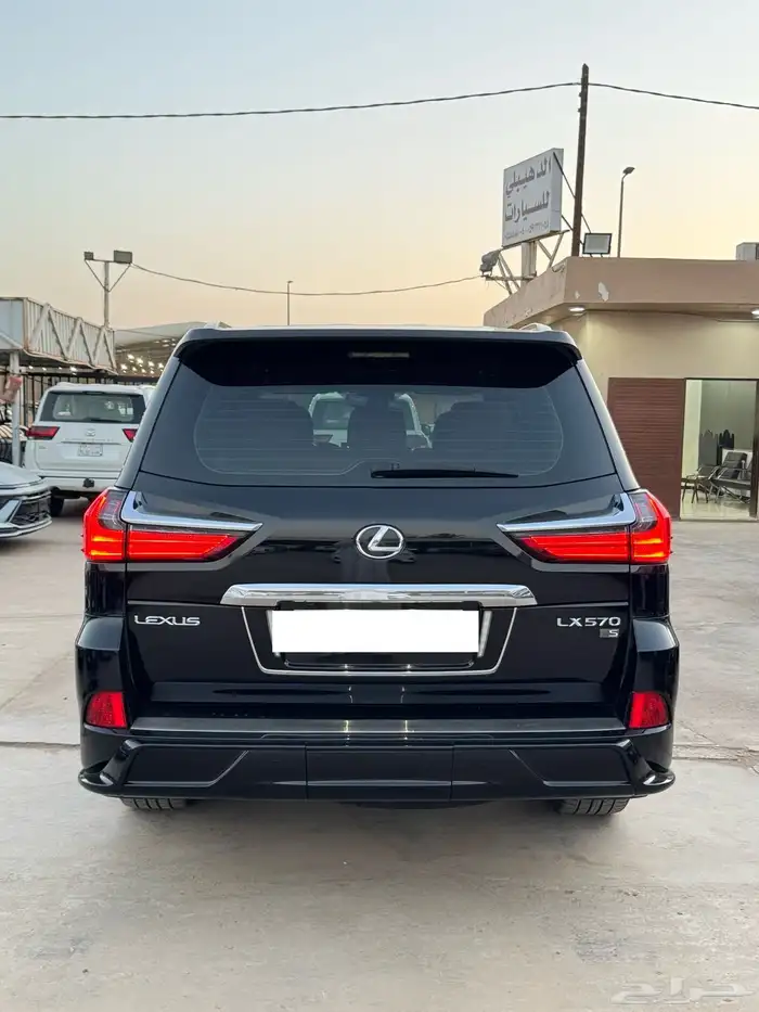 لكزس LX570 2018 فل كامل سعودي 5