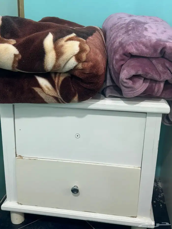 سريرين وتسريحتين وكوميدينتين ودرج كبير زي ماهو موضح بالصوره 3