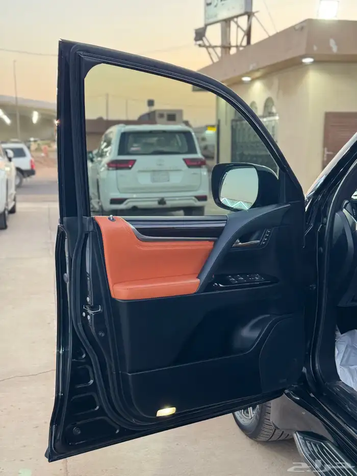 لكزس LX570 2018 فل كامل سعودي 12