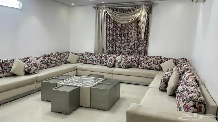 كنب مجلس حريم متصل مع ستاره وسبع طاولات 3