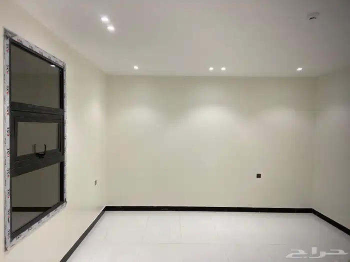 للبيع شقة بحي العزيزية 4