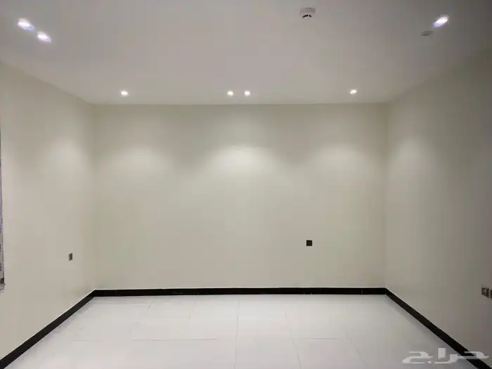 للبيع شقة بحي العزيزية 6