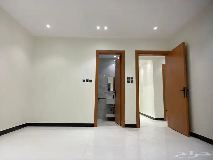للبيع شقة بحي العزيزية 1