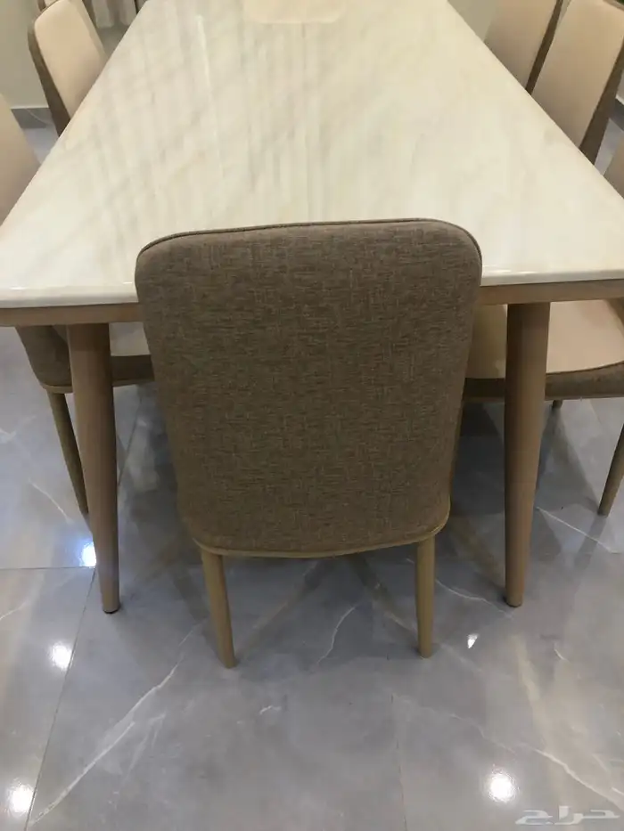 طاولة طعام مقاس 180طول في 90 وعرض 0