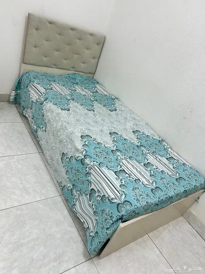 2 سرير مفرد  شفنيرة  طقم ترابيز 2