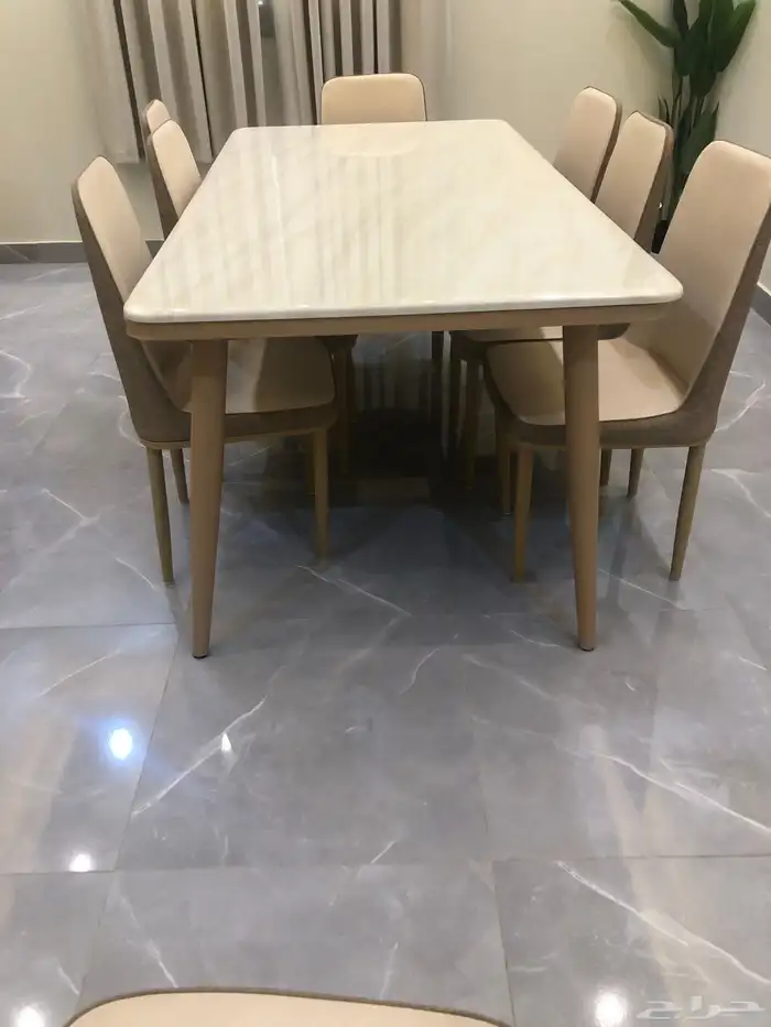 طاولة طعام مقاس 180طول في 90 وعرض 1