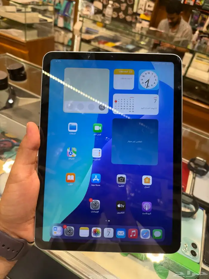 آيباد اير 4 قيقاء 256 مع شريحة نضيف معاه سلك شاحن 6