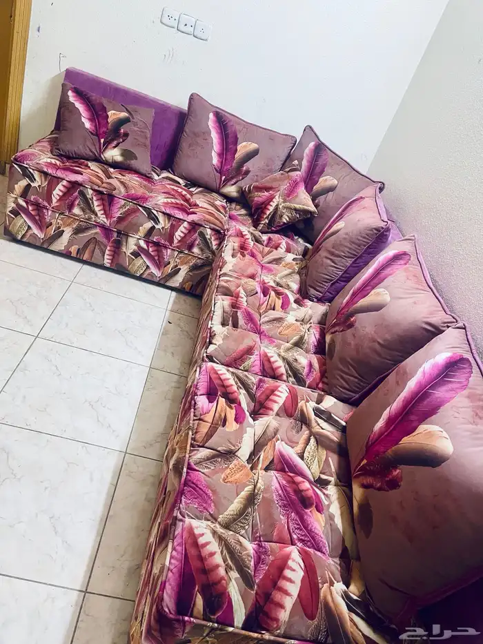 مطبخ -كنب -شاشه 55 بوصه-كمبيوتر 16