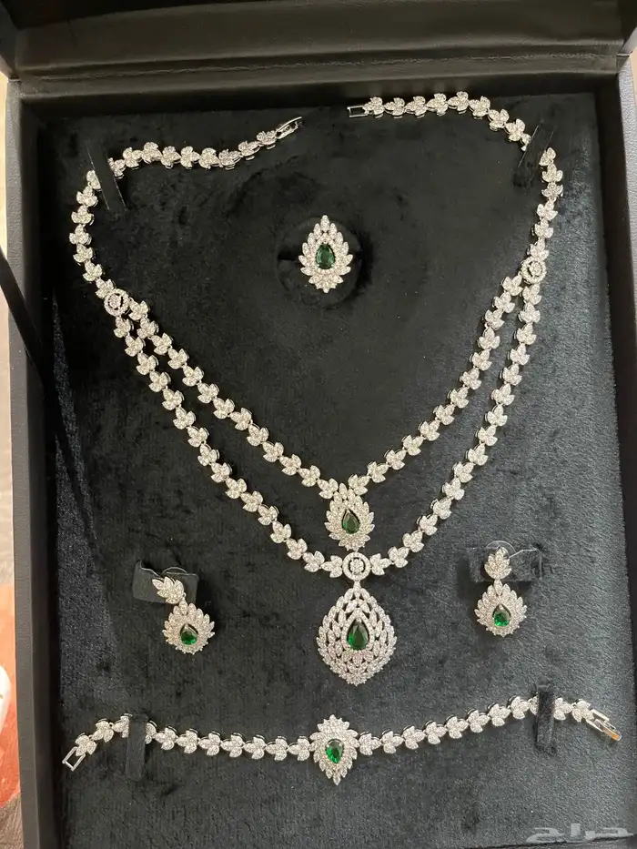 البيع كامل مع العلب على السوم 32 طقم 36