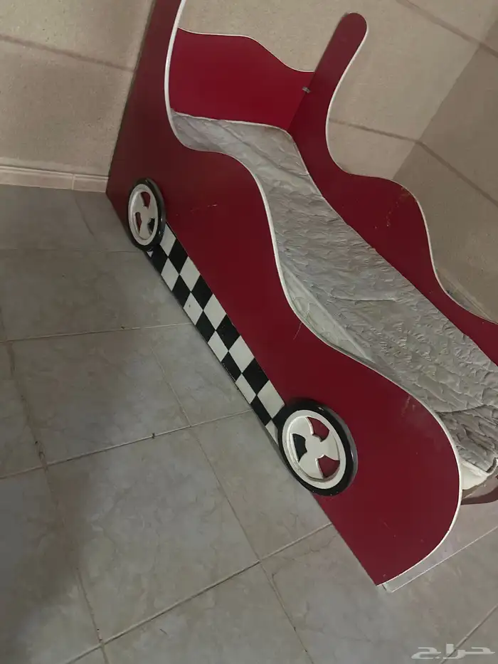 كرس نوم أطفال على شكل سياره بحاله جيده 0
