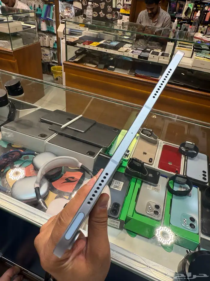 آيباد اير 4 قيقاء 256 مع شريحة نضيف معاه سلك شاحن 4