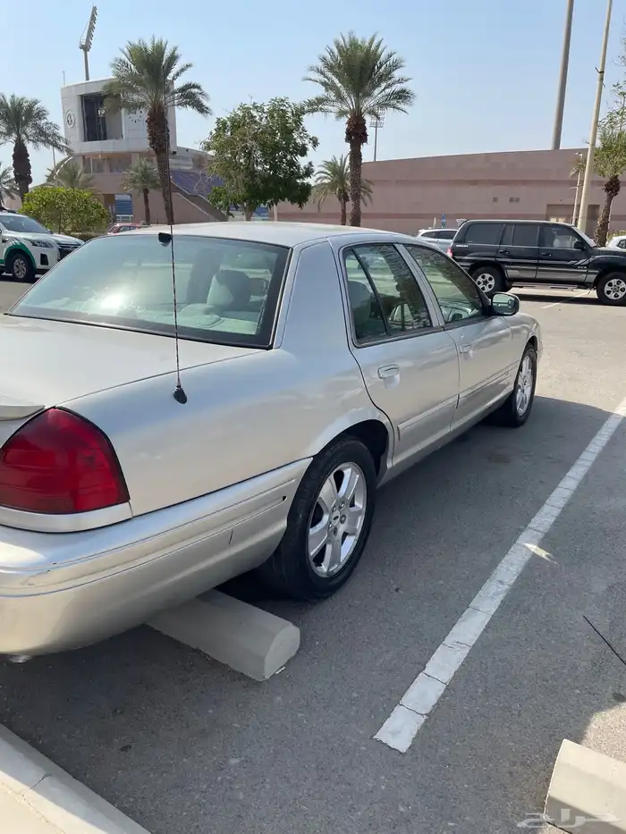 فورد فكتوريا 2005 نظيف 1