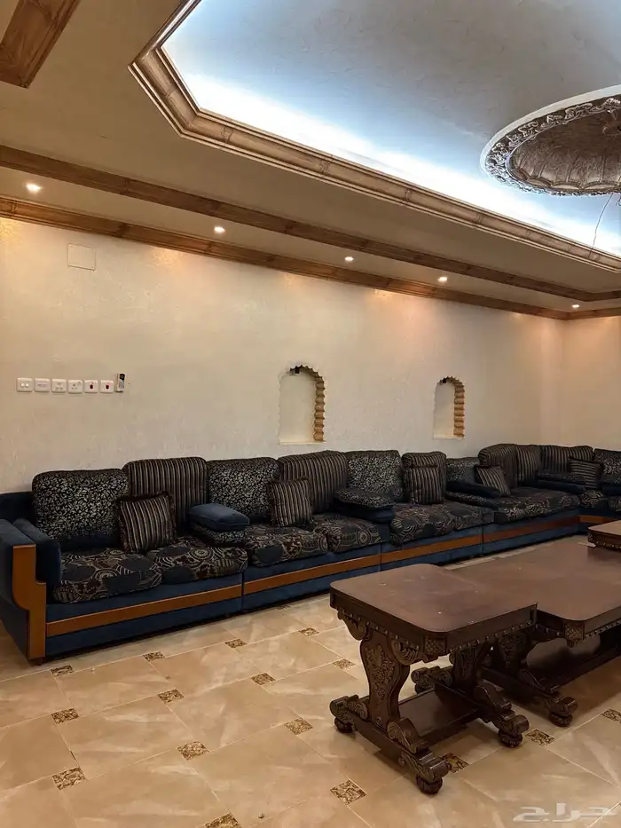 كنب مجلس مستعمل وطاولات وستاير 4