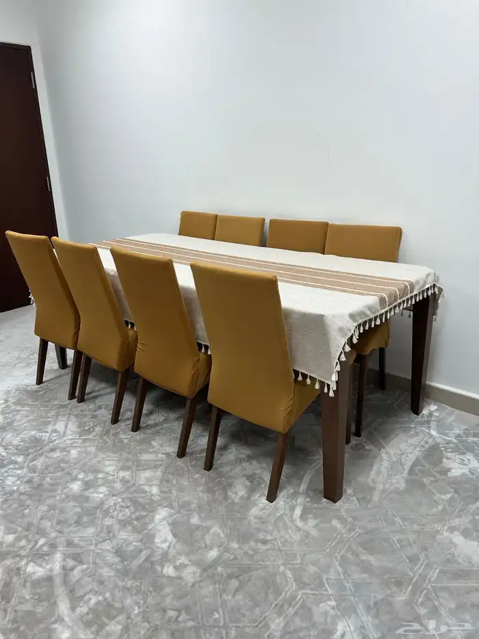 طاولة طعام مع الكراسي 8