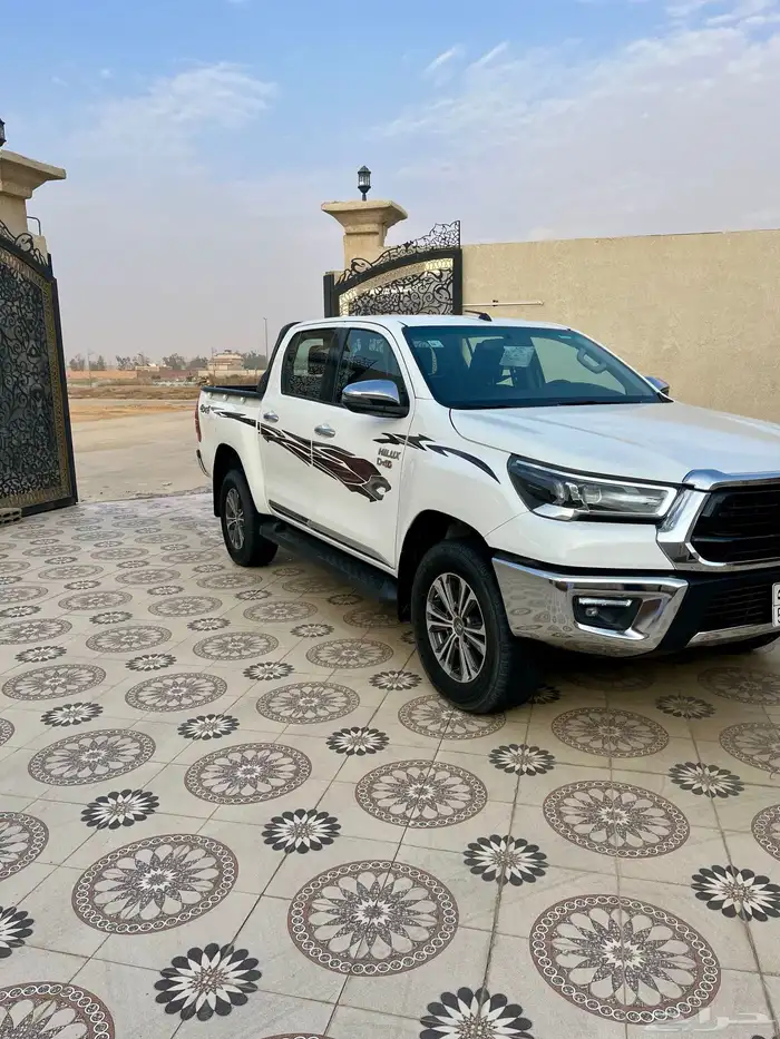 هايلوكس دبل 2023 ديزل سعودي فل قير عادي 4