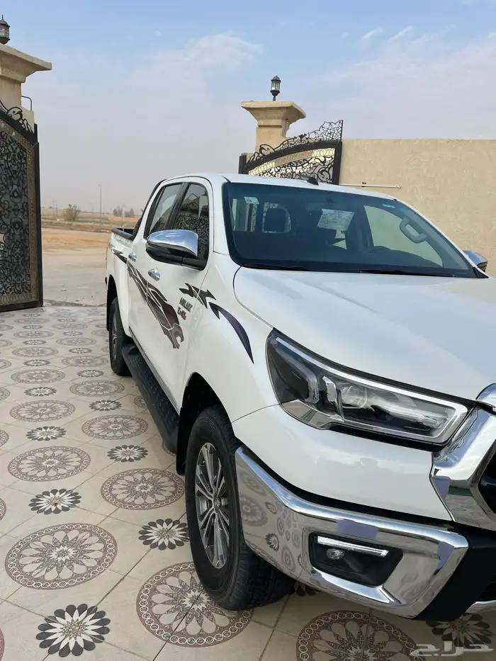 هايلوكس دبل 2023 ديزل سعودي فل قير عادي 2