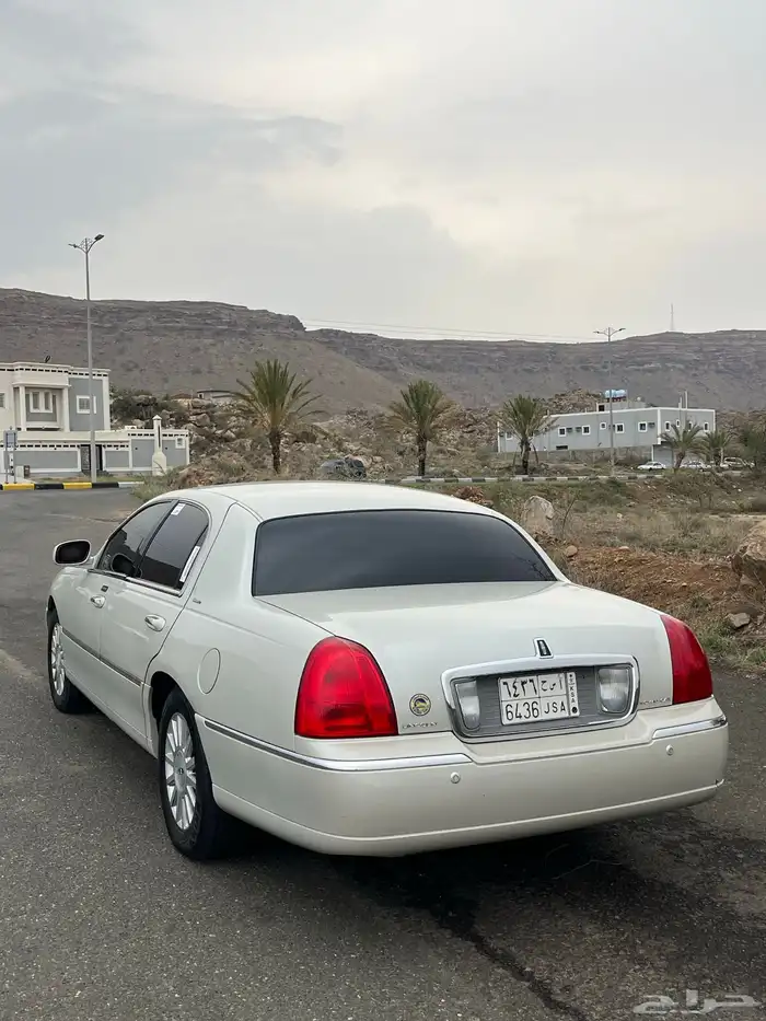لينكون تاون كار 2004 اللون لؤلؤي فل 11