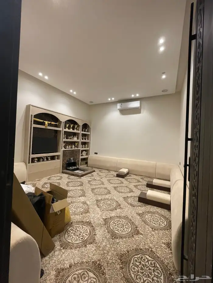 فيلا للبيع حي البيان درج داخلي وشقه مساحه 312 4