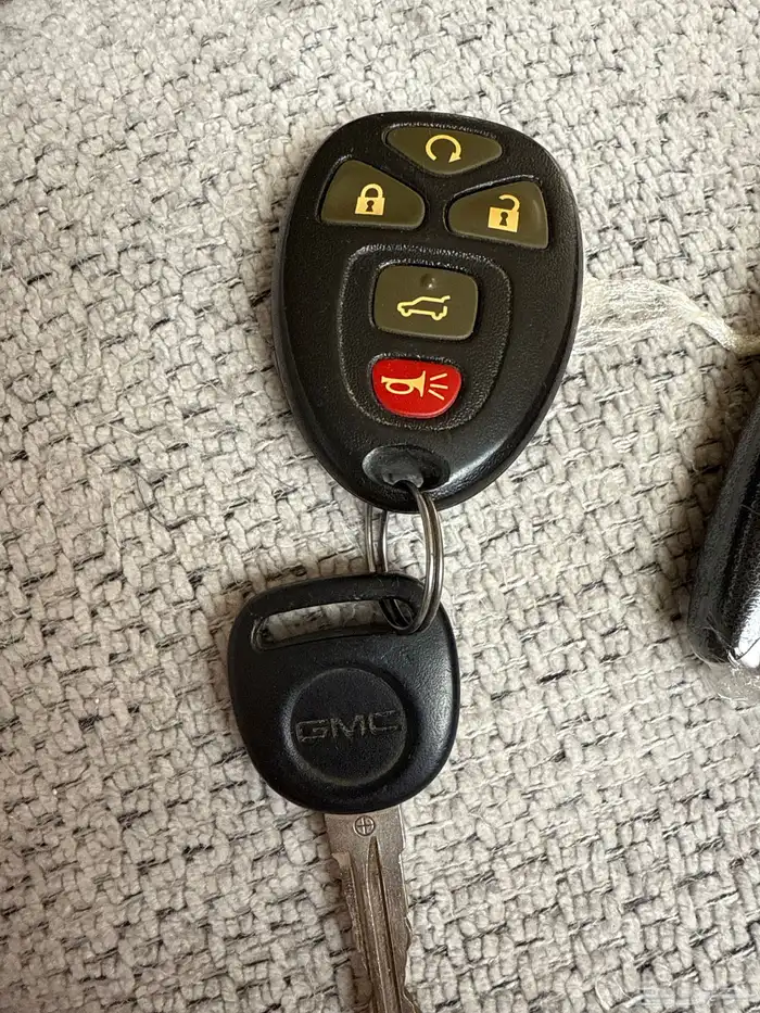 مفتاح جنيسس 2016 اصلي وكاله للبيع   مفتاح جمس يوكن 2