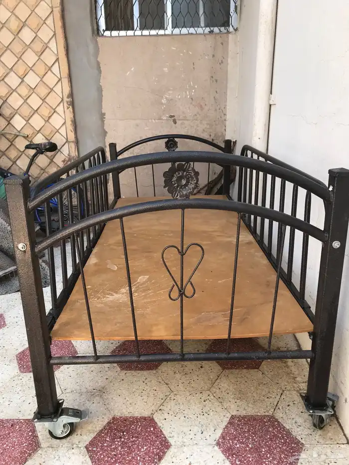 سرير للبيع 1