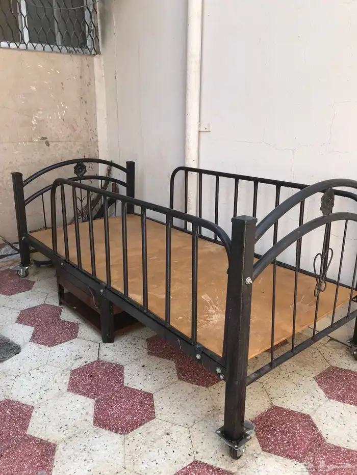 سرير للبيع 0