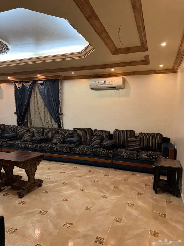 كنب مجلس مستعمل وطاولات وستاير 1