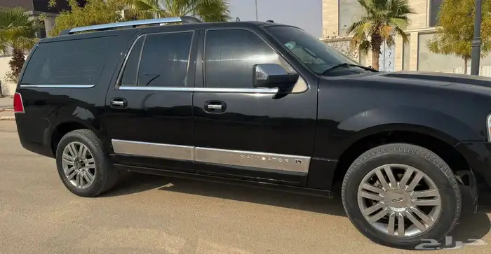 للبيع لنكون نفقيتور 2009 اسود 1