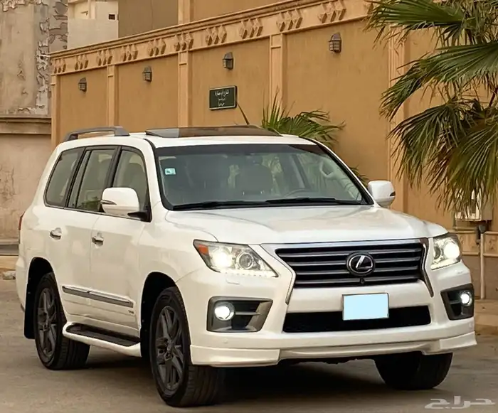 جيب لكزس LX570 فل سعودي 1