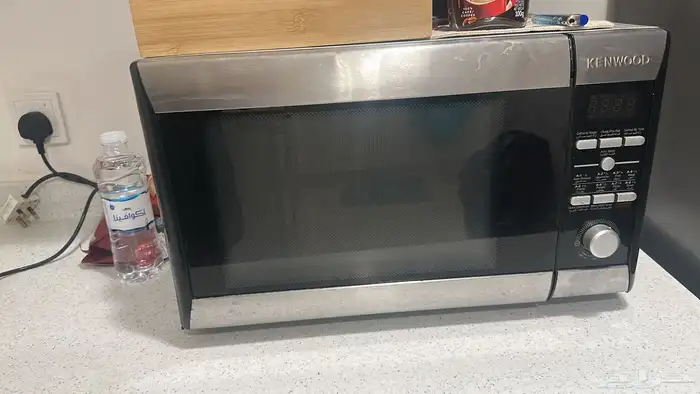 شاشة و ميكروويف و موزع نت و كراسي 1