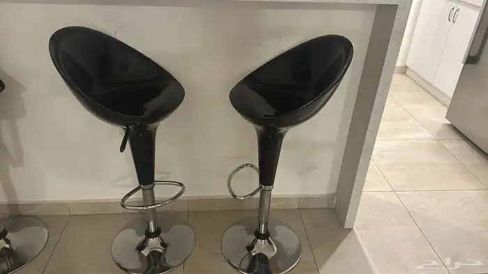 شاشة و ميكروويف و موزع نت و كراسي 3