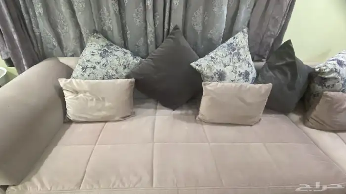 عندنا كنب للبيع   مفرشة 3