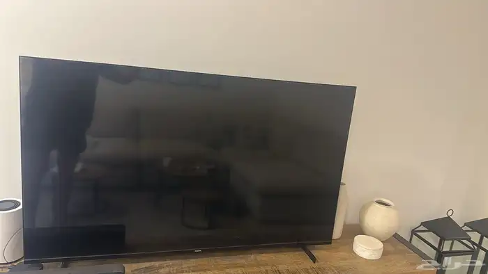 شاشة و ميكروويف و موزع نت و كراسي 0