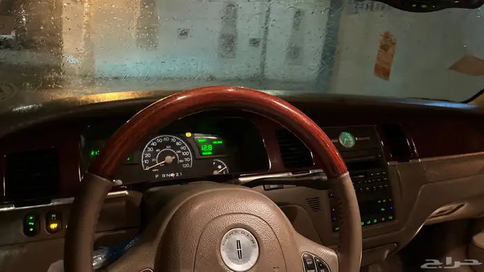 لينكون تاون كار 2004 اللون لؤلؤي فل 26