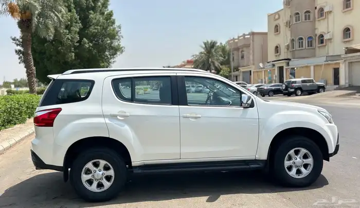 جيب ايسوزو   2022  ديزل   دبل   بدي وكاله MUX 5