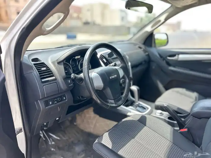 جيب ايسوزو   2022  ديزل   دبل   بدي وكاله MUX 10