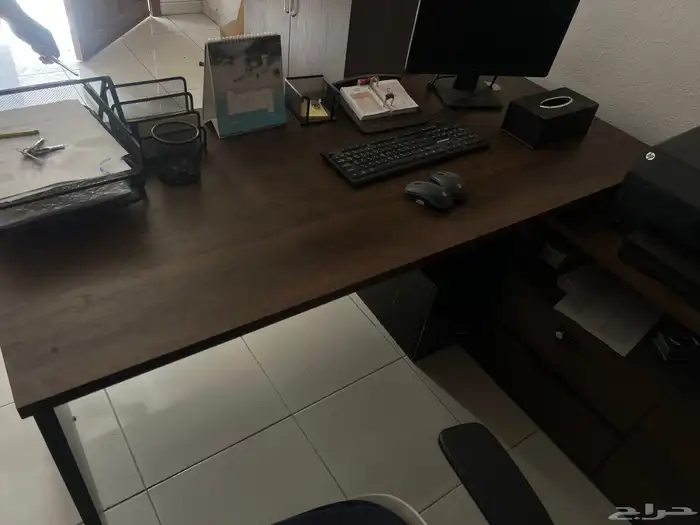 طاولة مكتب 0