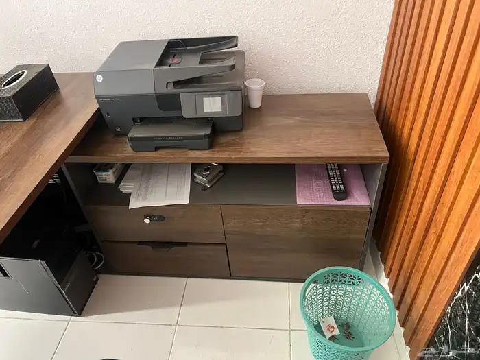 طاولة مكتب 1