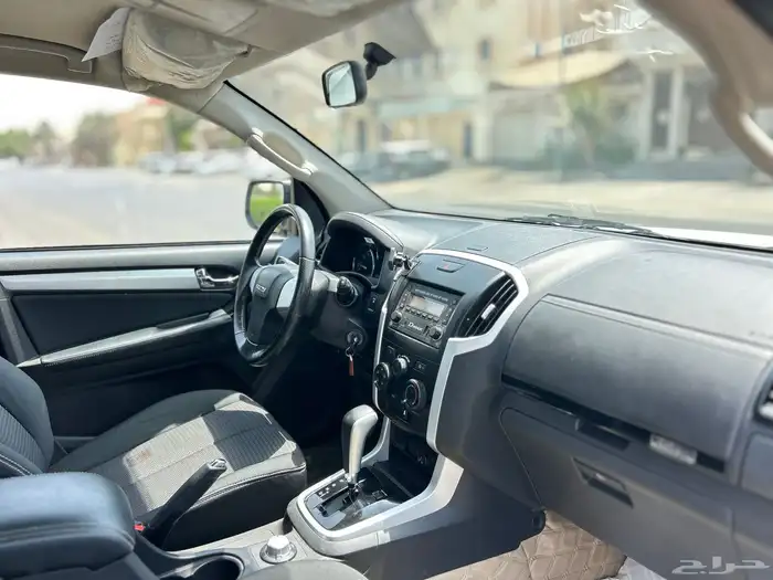 جيب ايسوزو   2022  ديزل   دبل   بدي وكاله MUX 20