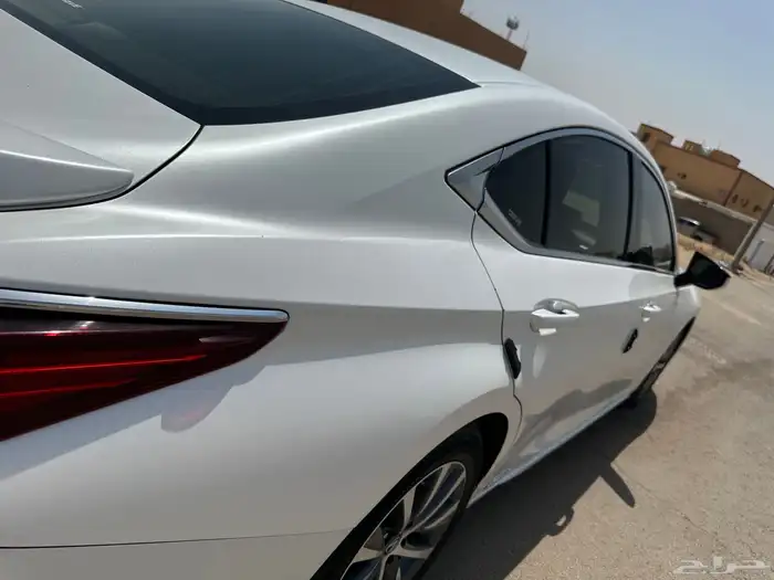 لكزس اي إس 2019 هايبرد 5