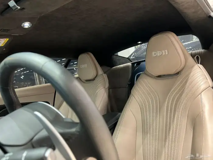 Aston martin DB11 5