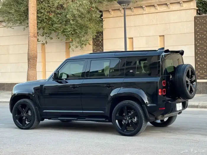 لاند روفر ديفندر P400 موديل 2023 تشيكات وكاله تحت الضمان 10