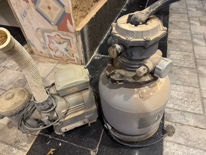 فلتر مسبح شغال عالشرط 0