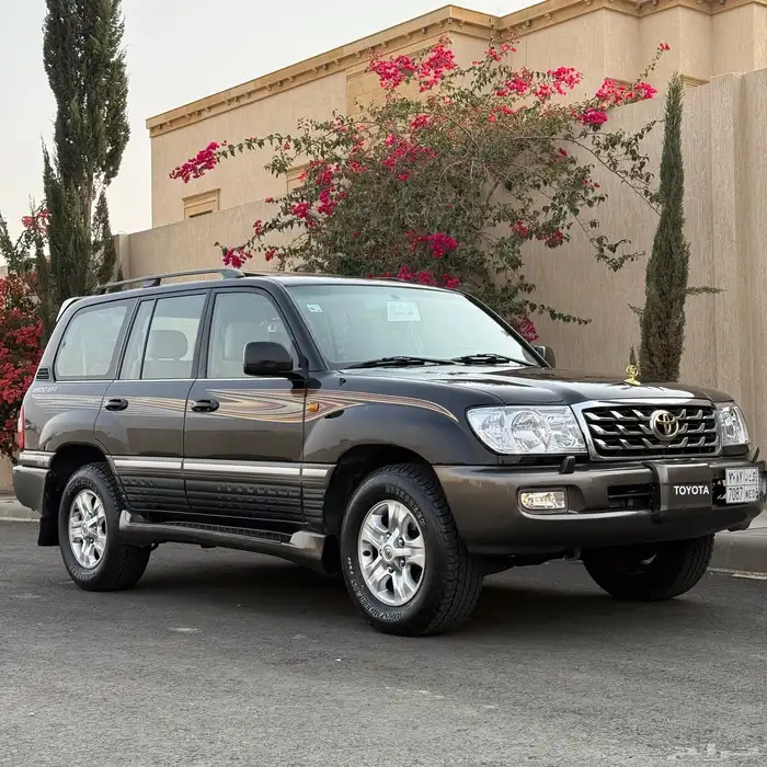 لاندكروزر GXR 2005 قير عادي فل - لون اسود 4